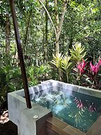 Natural Green Lodge