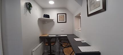 Frontview Cottage - Two Bedroom - Sleeps 6 Guests