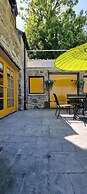 Frontview Cottage - Two Bedroom - Sleeps 6 Guests