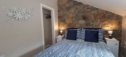 Frontview Cottage - Two Bedroom - Sleeps 6 Guests