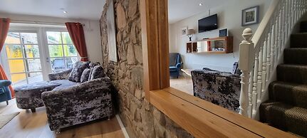 Frontview Cottage - Two Bedroom - Sleeps 6 Guests