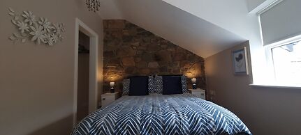 Frontview Cottage - Two Bedroom - Sleeps 6 Guests