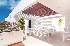 Kuxtal 3 Bedroom Downtown Apartment