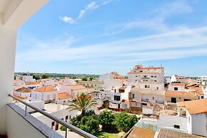 Lagoa Central by Homing