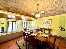 Vilamoura Traditional Villa With Pool