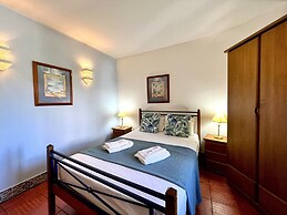 Vilamoura Traditional Villa With Pool