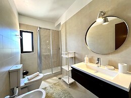 Vilamoura Traditional Villa With Pool