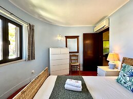 Vilamoura Traditional Villa With Pool