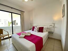 Vilamoura Twins 1 With Pool by Homing