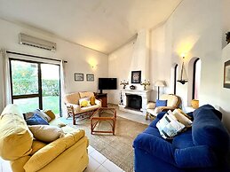 Vilamoura Classic Villa With Pool