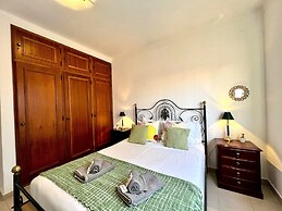 Vilamoura Classic Villa With Pool