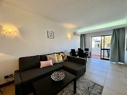 Vilamoura Cosy 4 With Pool by Homing