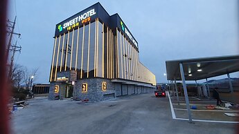 SWEET HOTEL