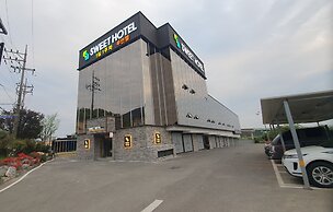 SWEET HOTEL