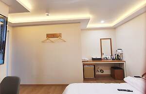 SWEET HOTEL