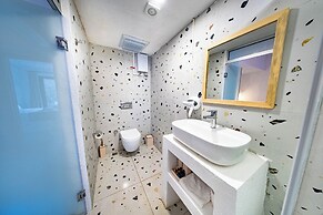 Thanos Hotel