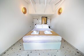 Thanos Hotel