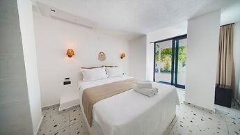 Thanos Hotel