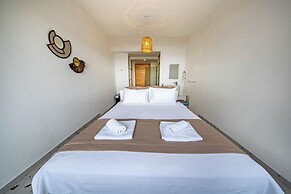 Thanos Hotel