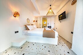 Thanos Hotel