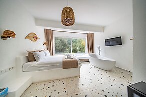 Thanos Hotel