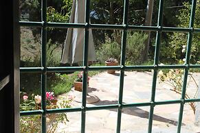 4-bed, Sleeps 8, Pets, Free Parking