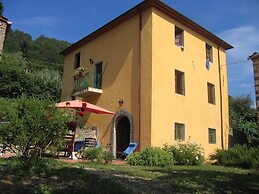 4-bed, Sleeps 8, Pets, Free Parking