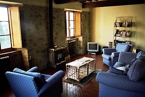 4-bed, Sleeps 8, Pets, Free Parking