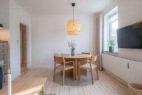 Apartment Sleeps 2 With Free Parking