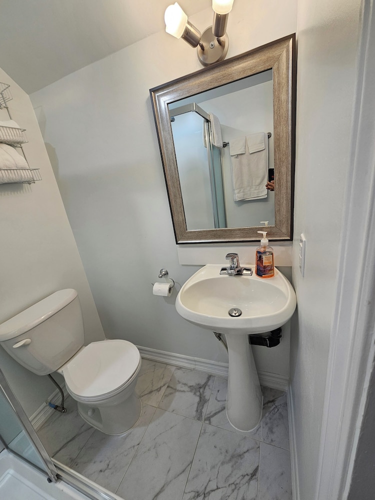 Sunflower Guest Suites