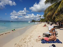 PLAYA BLANCA BED & BREAKFAST