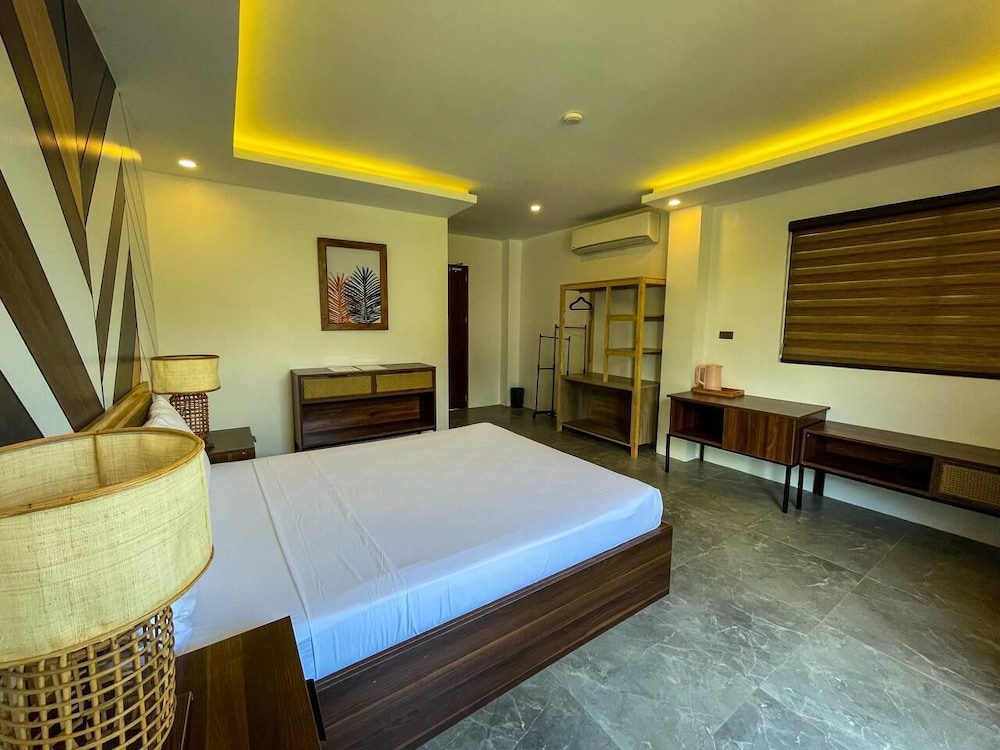 Red Picnic Hostel