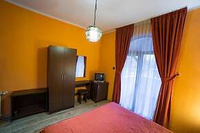 Kris Hotel