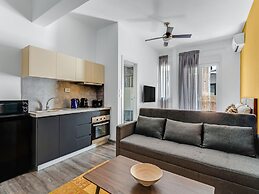 Sanders Center - Nice Studio Apt With Balcony