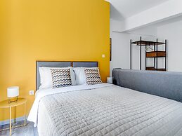 Sanders Center - Nice Studio Apt With Balcony