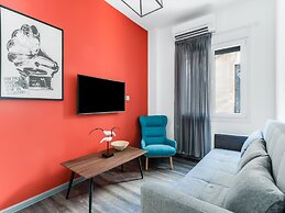 Sanders Center - Cozy Studio Apt With Balcony