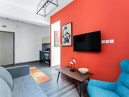 Sanders Center - Cozy Studio Apt With Balcony