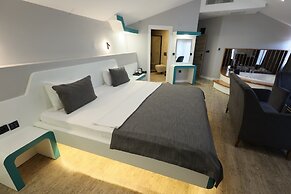 Midis Otel
