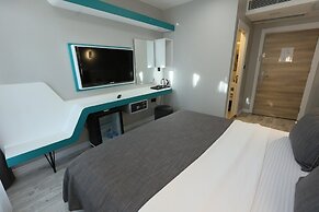 Midis Otel