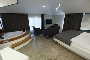 Midis Otel