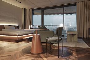 The Zipper Hotel & Apartments