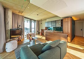 The Zipper Hotel & Apartments