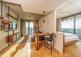 The Zipper Hotel & Apartments
