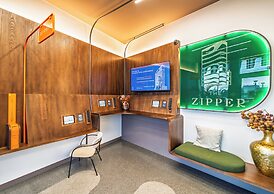 The Zipper Hotel & Apartments
