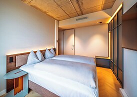 The Zipper Hotel & Apartments