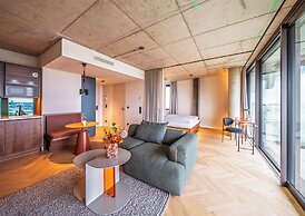 The Zipper Hotel & Apartments