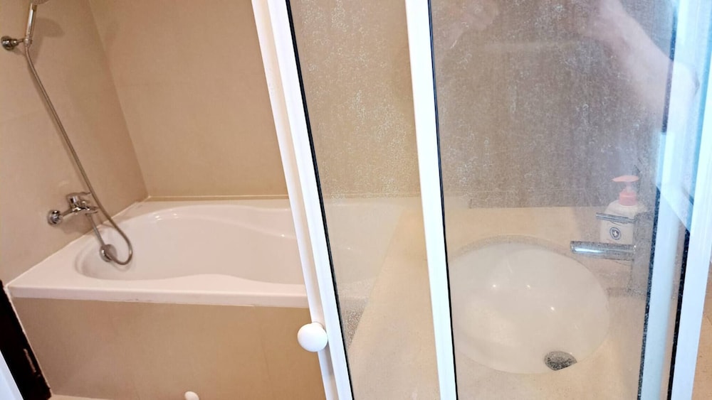 6D - 3 Bedroom Downtown Apartment With Shared Pool