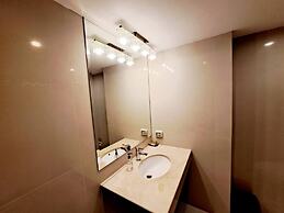 6D - 3 Bedroom Downtown Apartment With Shared Pool