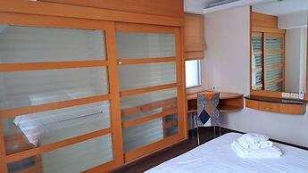 6D - 3 Bedroom Downtown Apartment With Shared Pool