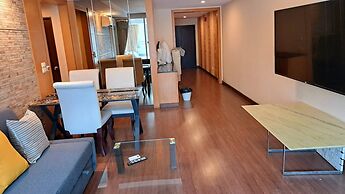 6D - 3 Bedroom Downtown Apartment With Shared Pool